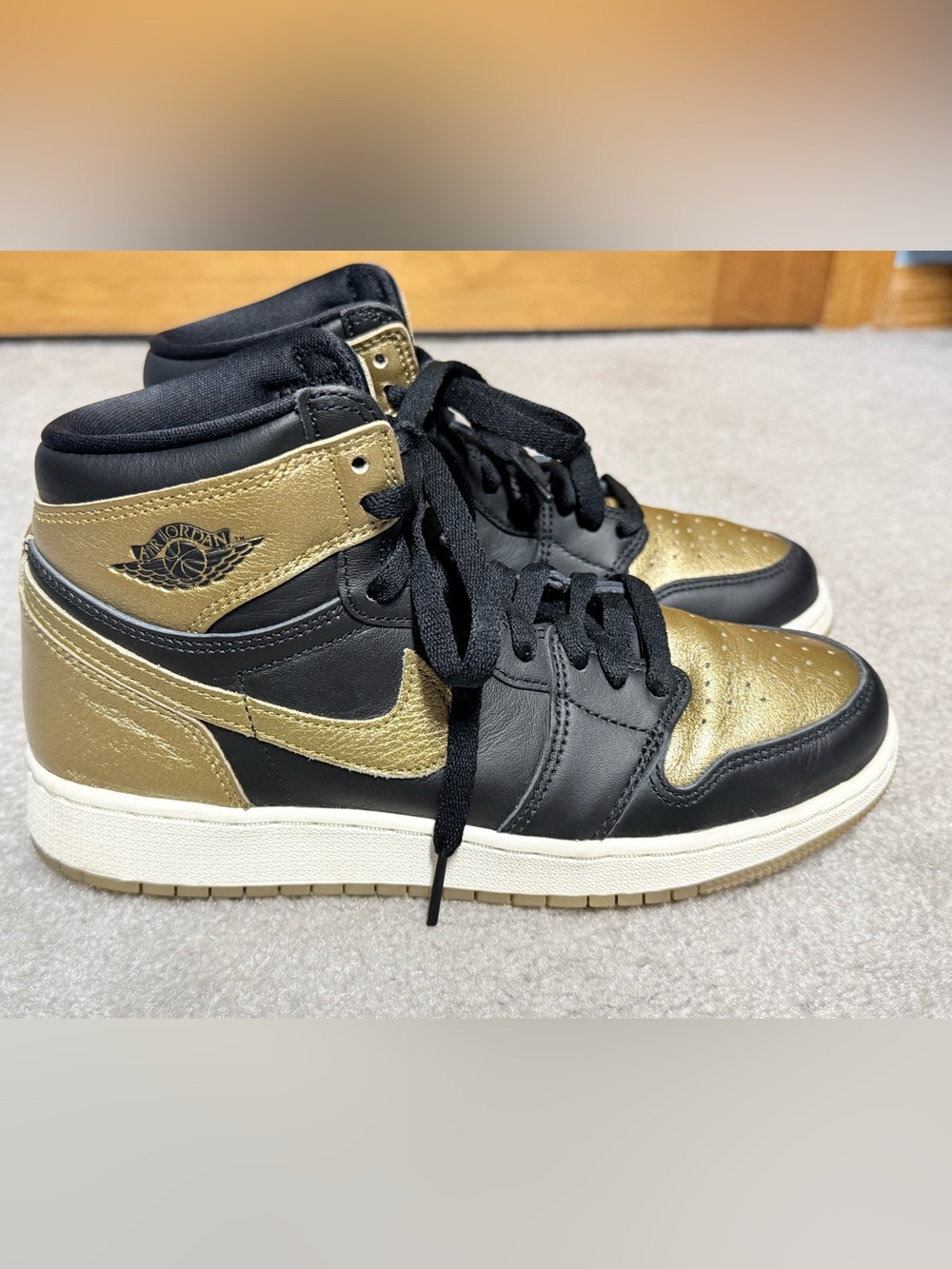 Nike Air Jordan 1 Retro High OG GS Black/ Gold FD1437-071 Sneakers, Youth 6.5 - Picture 3 of 12